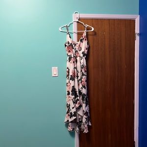 Cute floral dress, nice and float. Cute for family gatherings.